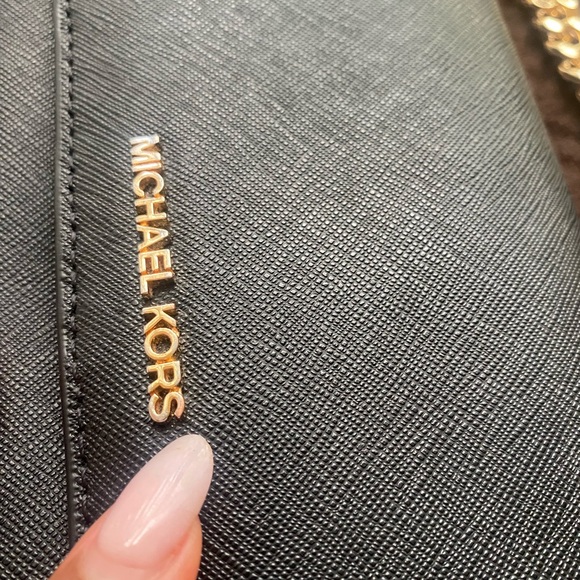 Michael Kors Outlet Small Smartphone Convertible Crossbody Bag - Picture 6 of 12